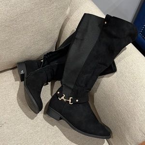 Torrid 10W Black Faux Suede Boots